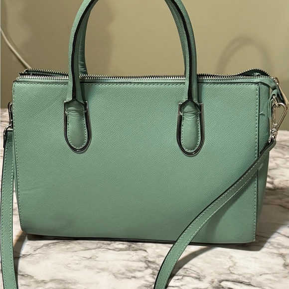 Chic Green Satchel with Structured Design and Dual Handles - Picture 3 of 9